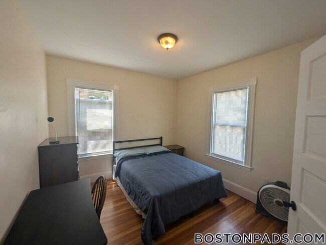 Photo - 27 Bourneside St Unit 1