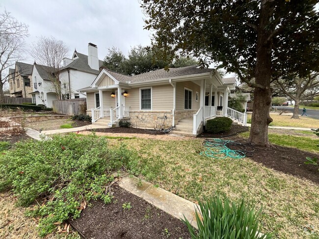 Building Photo - Charming Tarrytown Chateau Rental