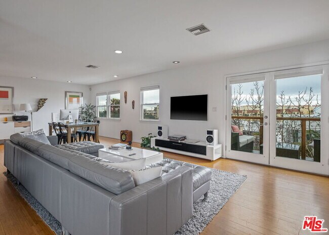 Photo - 221 3rd Ave