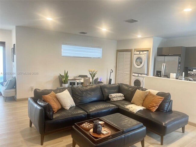 Photo - 957 NW 10th St