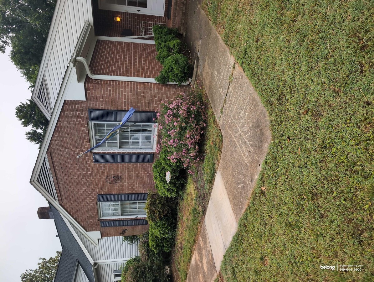 Photo - 305 E Harden St