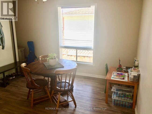 Photo - 75 Telfer Rd