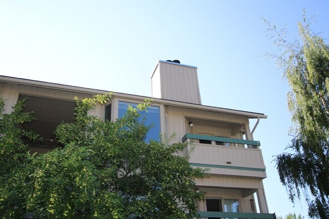Building Photo - 2 Bedroom Condo near JBER!