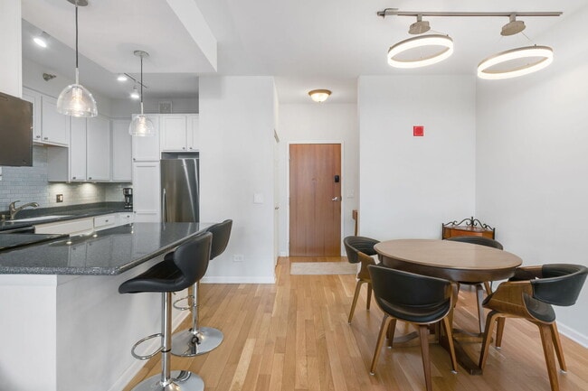 Photo - 435 W Erie St Unit 804