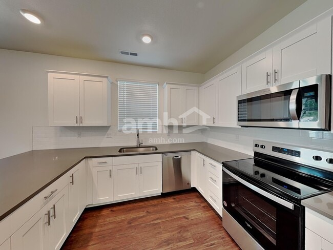 Photo - 793 S Oak St