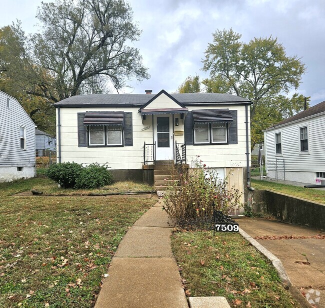 Building Photo - Charming 2-Bed Home in Saint Louis - Cozy ...