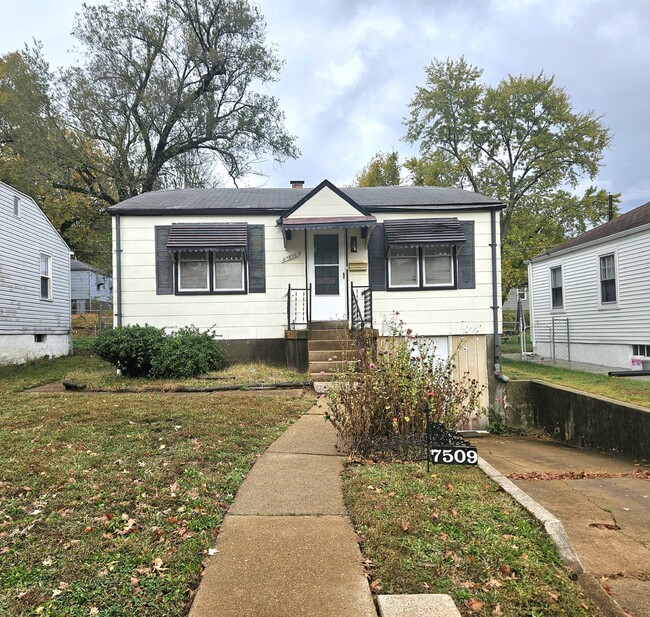 Charming 2-Bed Home in Saint Louis - Cozy ... - Charming 2-Bed Home in Saint Louis - Cozy ...