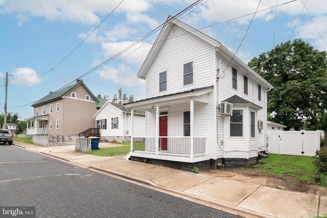 Photo - 107 West St