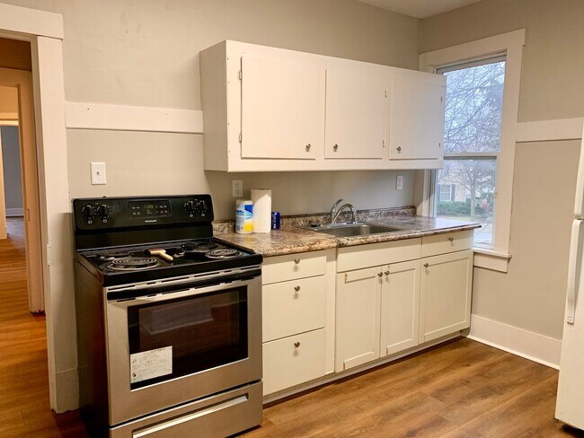 Photo - 385 E Perry St Unit 2