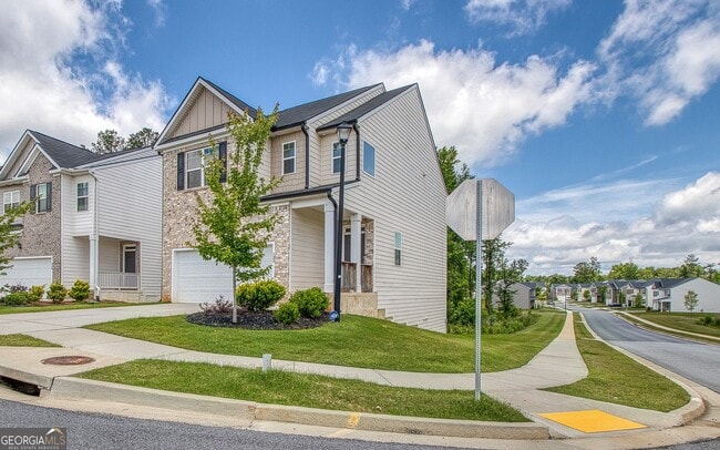 Photo - 122 Silver Birch Pass