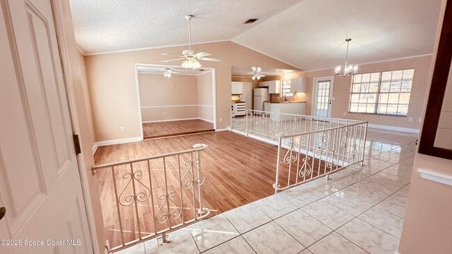 Photo - 301 Nesbitt St