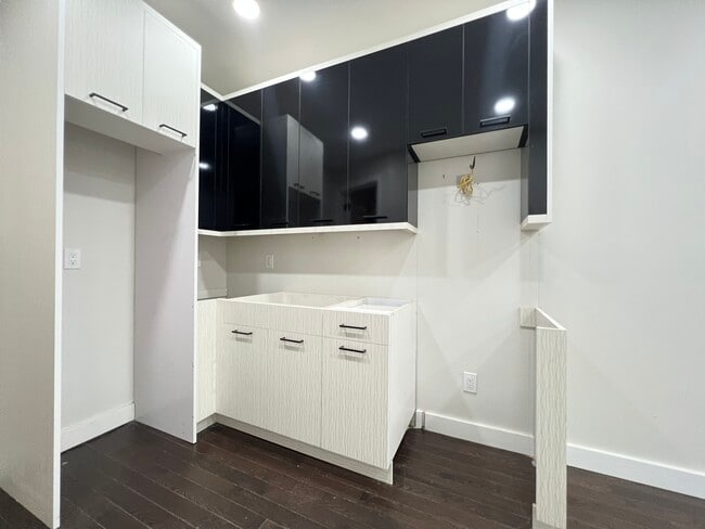 50 Jordan Ave 1R - 53 Jordan Ave Unit 1R