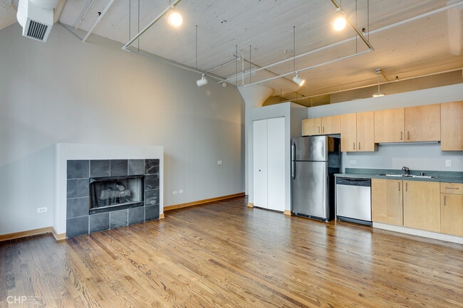 Photo - 333 W Hubbard St Unidad 412