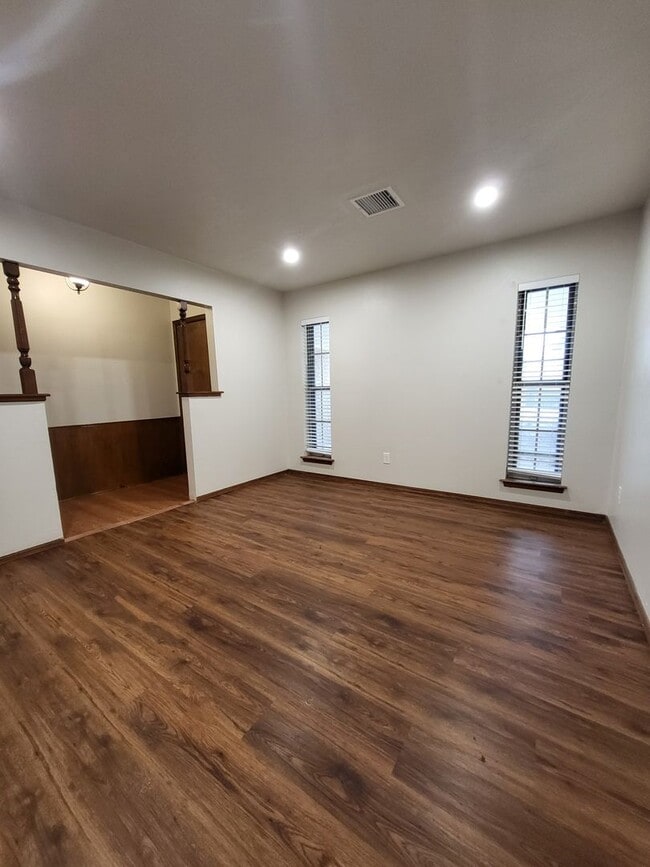 Photo - (3) Bed/(2) Bath in Southern Hills w/ (2) Living Areas and Storm Shelter!