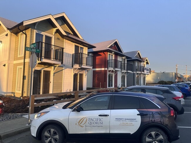 Photo - 995 England Ave