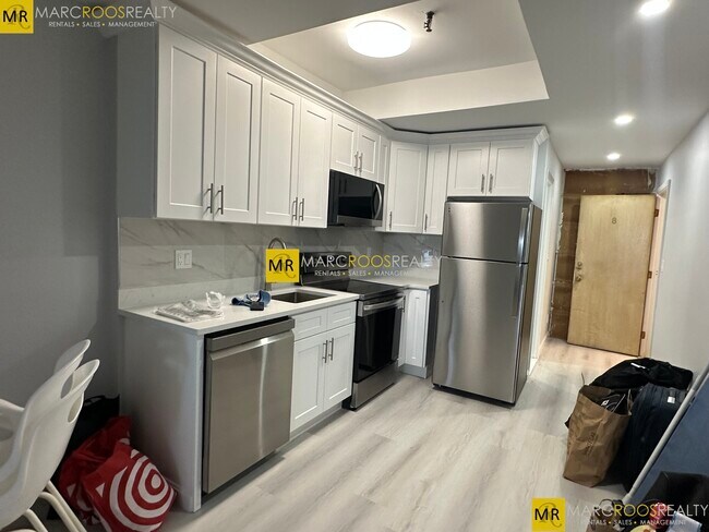 Building Photo - 484 Commonwealth Ave