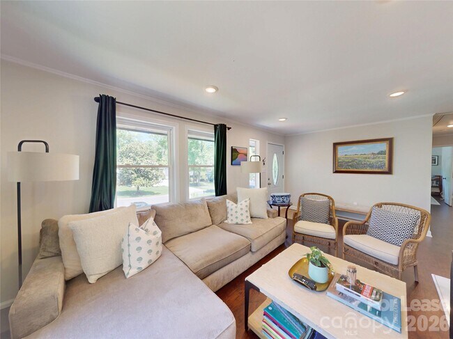 Photo - 640 Manhasset Rd