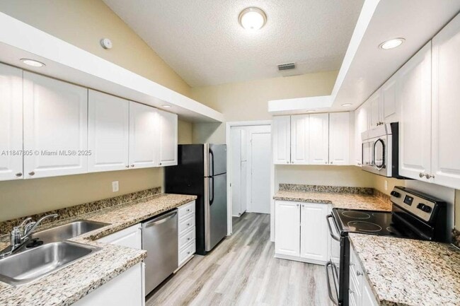 Building Photo - 8548 Eagle Run Dr Rental