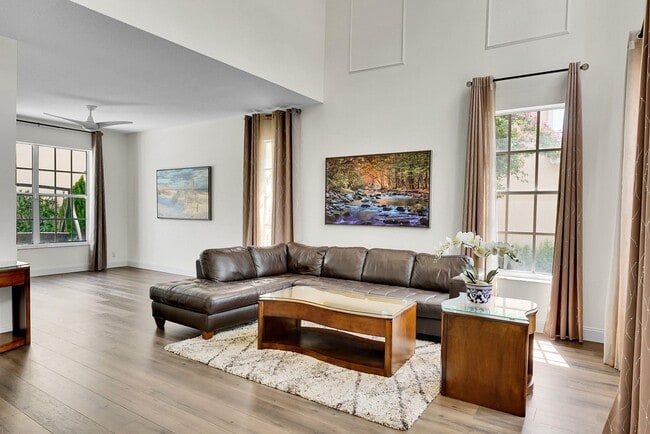 Photo - 3354 Greenview Ter W