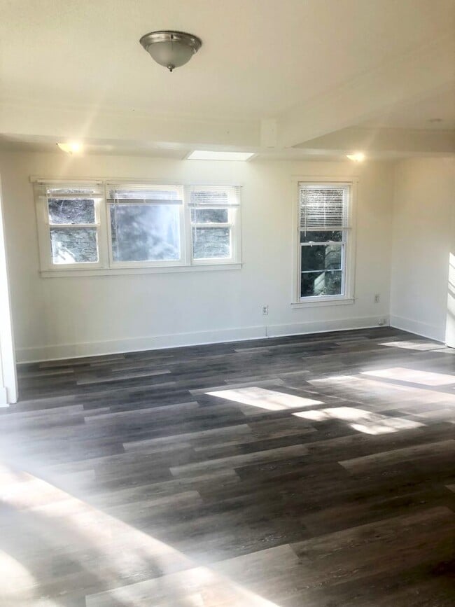 Photo - Updated Seymour Unit for Rent