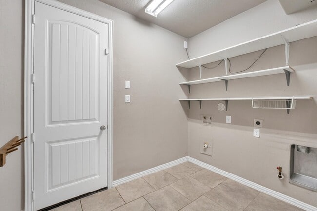 Photo - 6723 Mossridge Dr