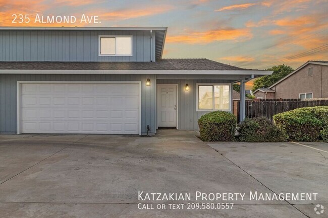 Building Photo - 2-Story 2-Bedroom 1.5 Bath Townhouse *Rent...