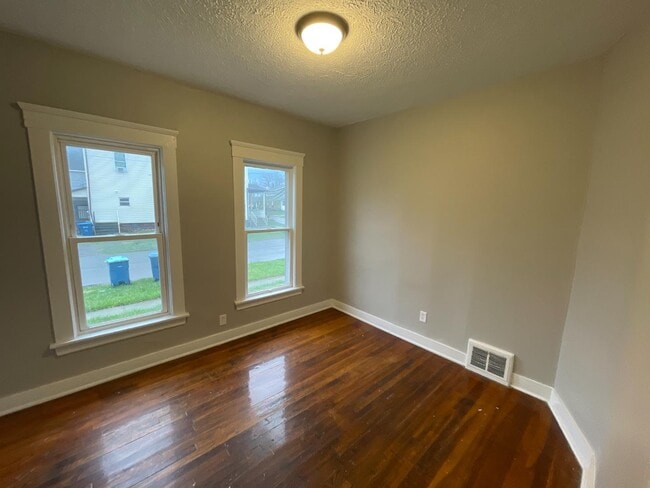 Photo - 1053 Washington Ave