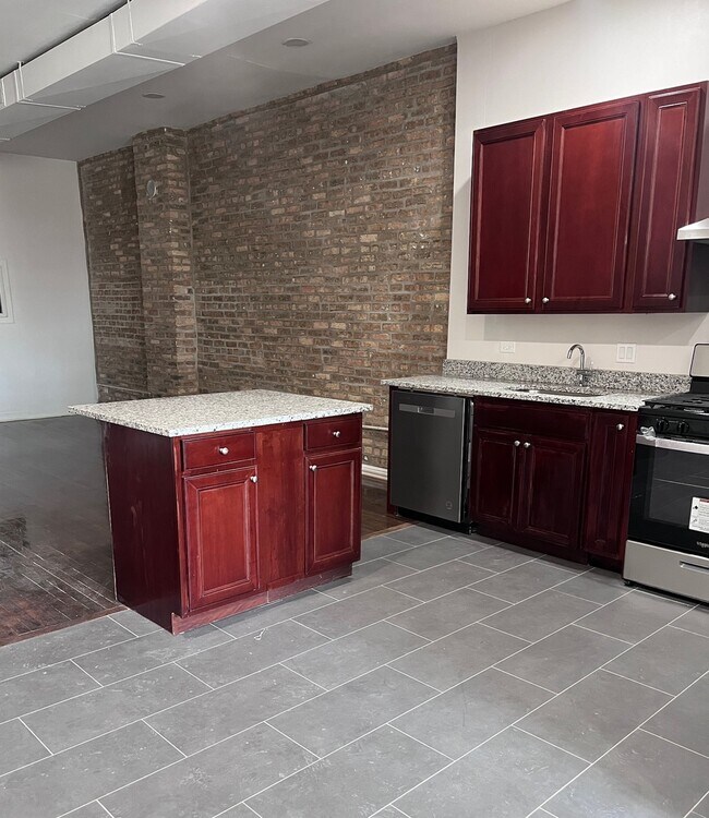 Photo - 3345 N Clark St