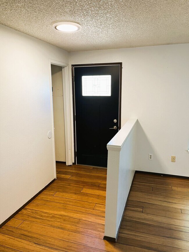 Photo - HALF OFF OF FIRST MONTH'S RENT! Beautifull...