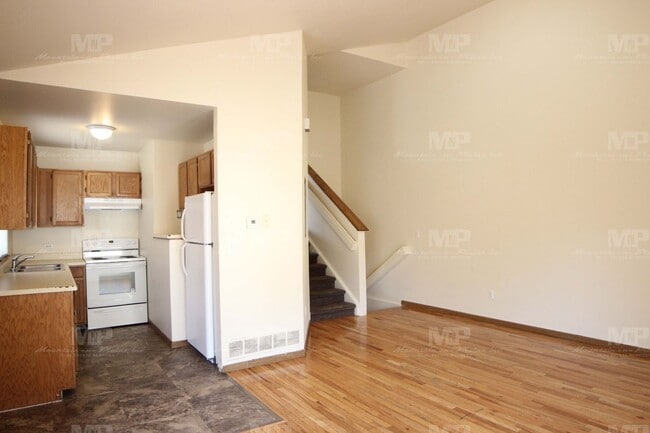 Photo - 520 S Howes St