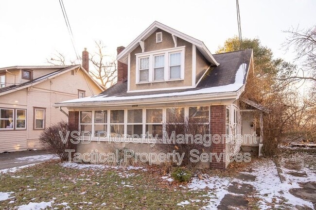 Photo - 2078-2018 18th St SW