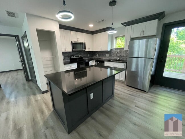 Photo - 185 Glenrose Cir SW