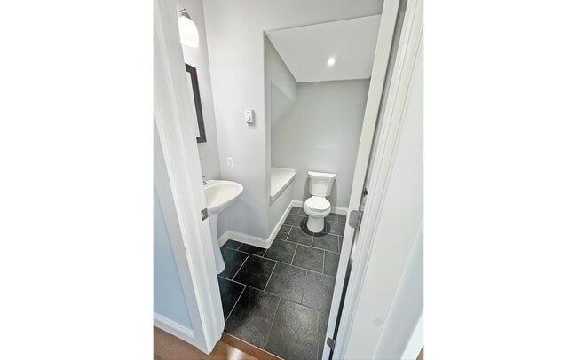 Photo - 207 Transom Dr