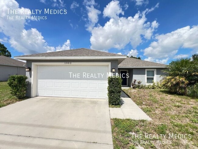 Building Photo - 1902 Laredo Dr Rental