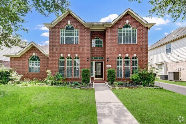Building Photo - Beautiful 4 bedroom 2.5 bathroom with mass... Rental