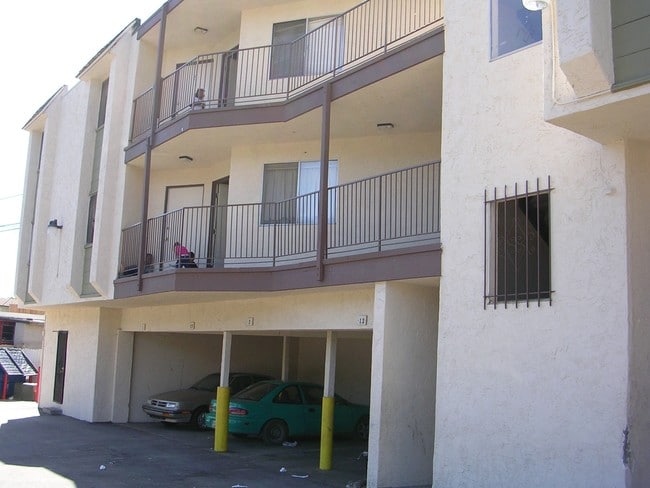 Photo - 5020 Wightman St.