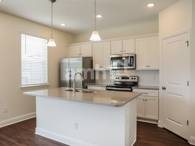 Photo - 84 Elcano Ln