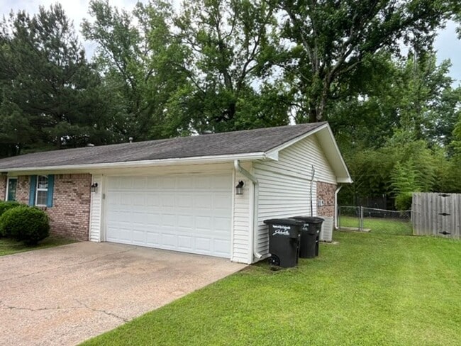 Photo - Nice 3 Bedroom 2 and a Half Bathroom House in Jacksonville, Arkansas