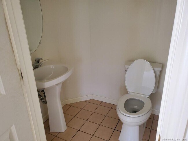 Photo - 1405 Larson Dr
