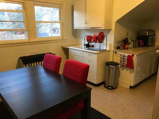 Building Photo - 6330 Darlington Rd Unit U-R