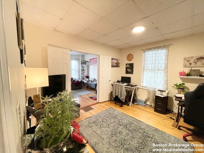 20 Howell St