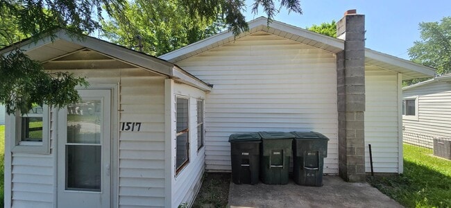 Spacious 1 bed with Storage Shed! - Spacious 1 bed with Storage Shed! House