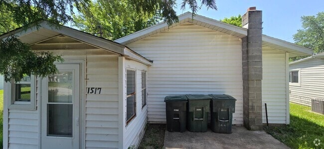 Building Photo - Spacious 1 bed with Storage Shed! Rental
