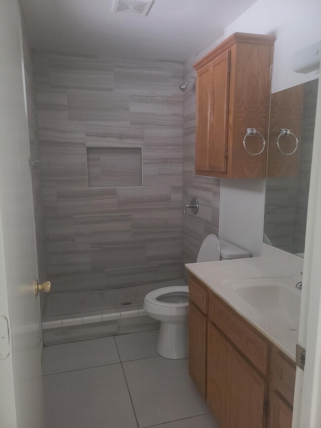 Photo - 1111 Stonehaven Blvd Unit 3