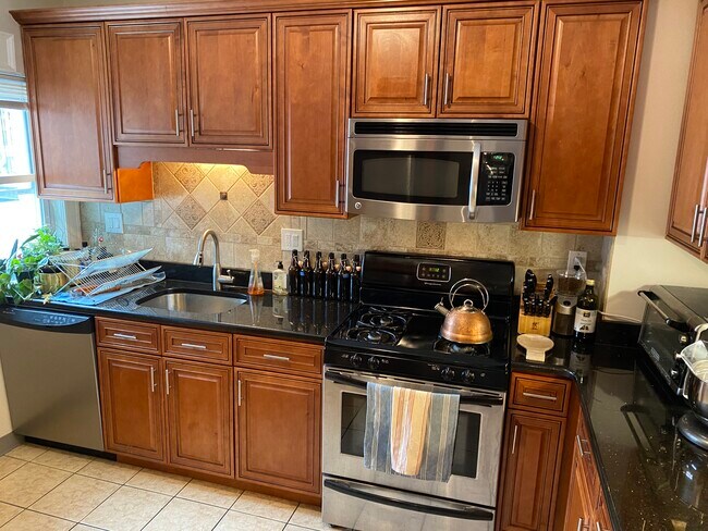 Photo - 1500 Commonwealth Ave Unidad 1F