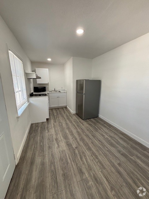 Building Photo - 1825 Linhart Ave Rental