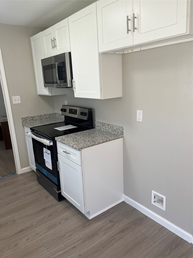 Photo - 402 Thompson Dr