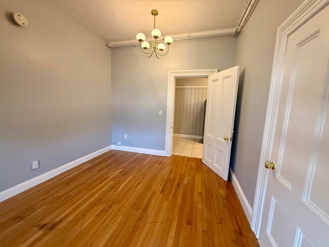 Photo - 260 Hope St