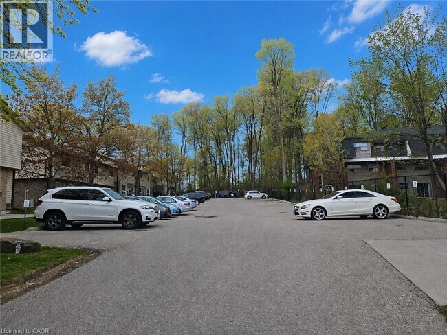 Photo - 451 Albert St