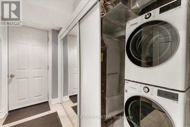 Photo - 207 Cedarvale Ave